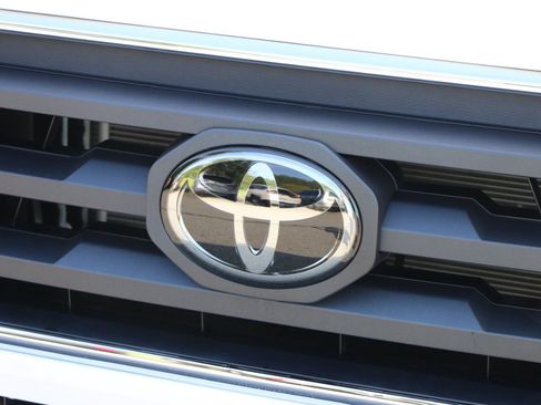 Used 2023 Toyota Tacoma SR5 w/ Technology Package AWD/4WD image 12