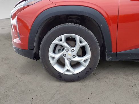 Used 2024 Chevrolet Trax LS w/ LS Convenience Package FWD image 14