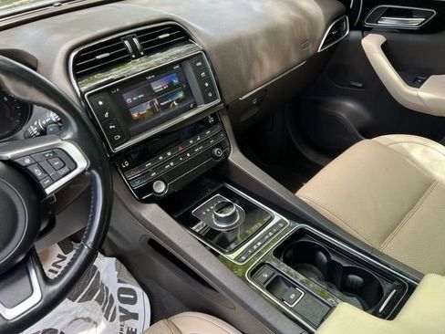 Used 2018 Jaguar F-PACE Prestige AWD/4WD image 37