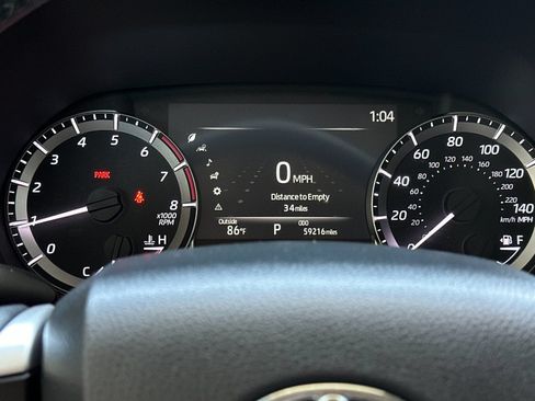 Used 2024 Toyota Highlander XLE FWD image 24