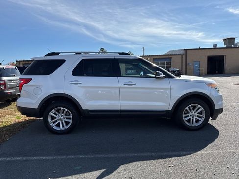 Used 2015 Ford Explorer XLT w/ Equipment Group 202A image 4