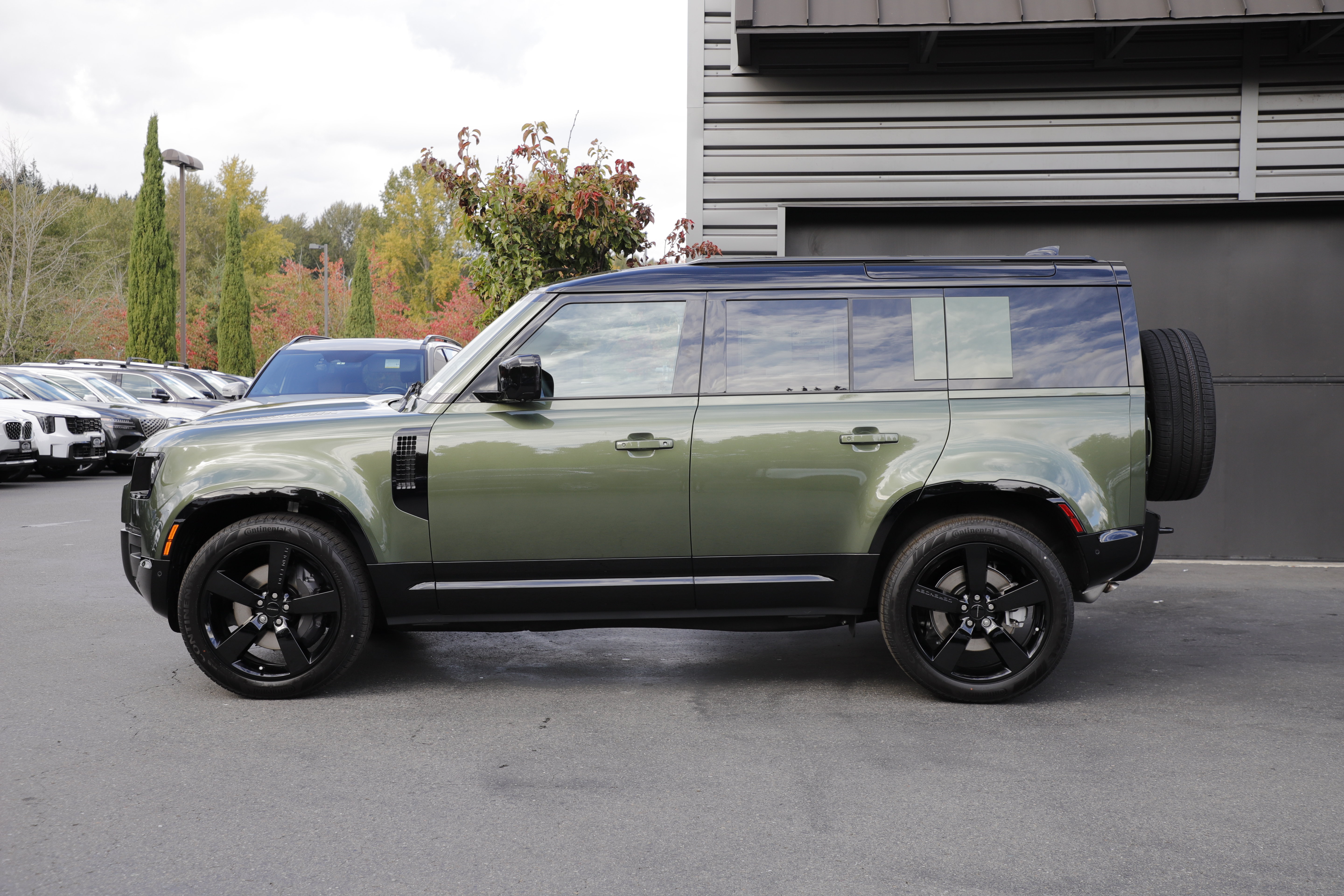 New 2026 Land Rover Defender 110 X-Dynamic SE AWD/4WD image 3