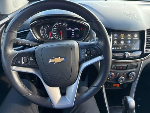 Used 2019 Chevrolet Trax LT w/ LT Convenience Package FWD image 7