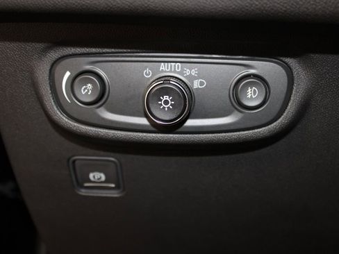 Used 2024 GMC Terrain SLT image 43