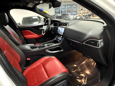Used 2019 Jaguar F-PACE R-Sport image 26