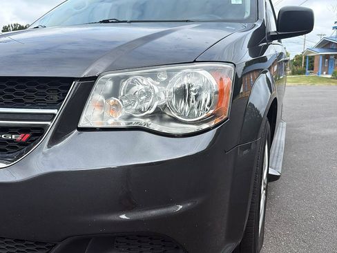 Used 2018 Dodge Grand Caravan SE w/ UConnect Hands-Free Group FWD image 9