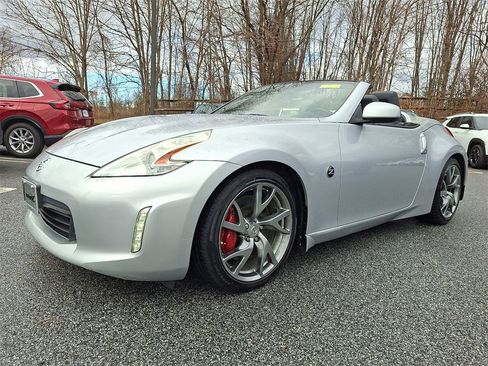 Used 2014 Nissan 370Z Touring w/ Sport Package image 3