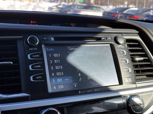 Used 2019 Toyota Highlander XLE image 27