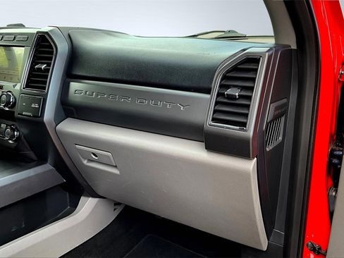 Used 2019 Ford F250 XLT w/ XLT Premium Package image 17