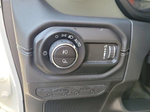 Used 2025 Jeep Gladiator Mojave w/ Convenience Group AWD/4WD image 24