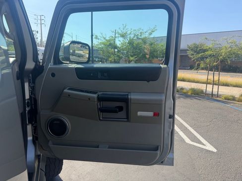 Used 2003 HUMMER H2 w/ Preferred Equipment Group AWD/4WD image 20