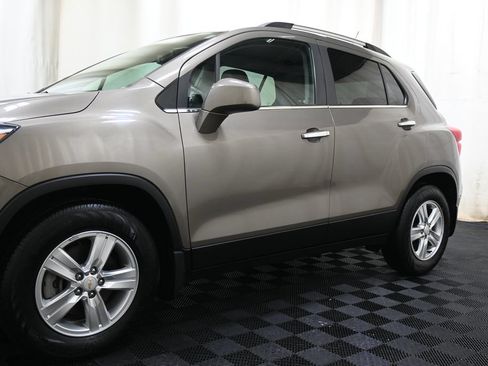 Used 2020 Chevrolet Trax LT w/ Driver Confidence Package FWD image 9