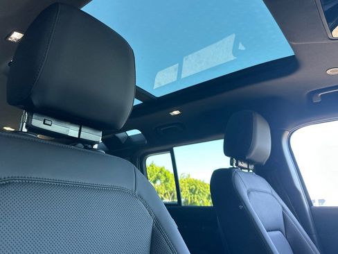 New 2026 Land Rover Defender 110 X-Dynamic SE AWD/4WD image 26