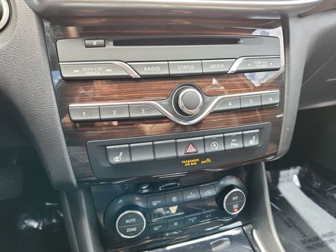 Used 2018 INFINITI QX30 Premium w/ Navigation Package AWD/4WD image 12