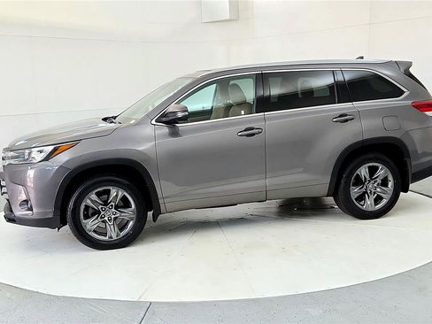 Used 2017 Toyota Highlander Limited Platinum image 4