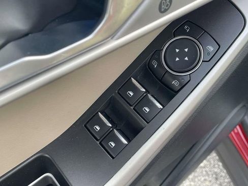 Used 2024 Ford Explorer Limited image 19