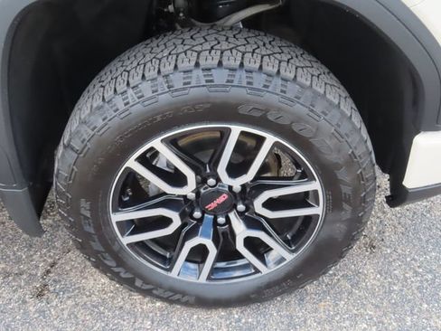 Used 2026 GMC Sierra 1500 AT4 w/ Technology Package AWD/4WD image 14