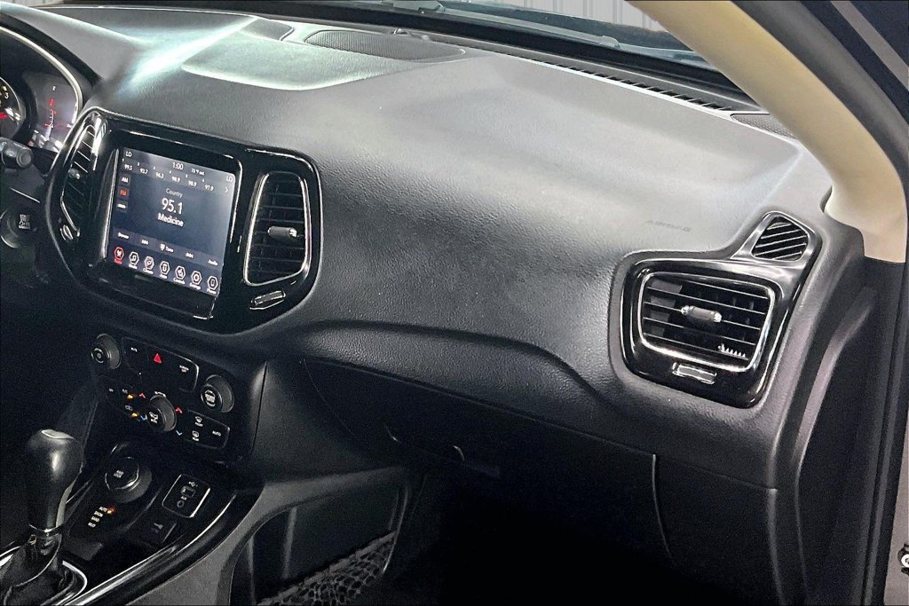 Used 2019 Jeep Compass Limited AWD/4WD image 26