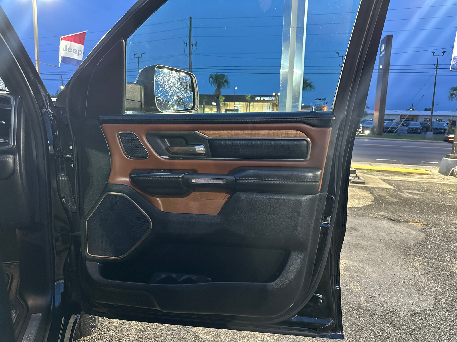 Used 2021 RAM 1500 Limited AWD/4WD image 19