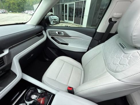 Used 2025 Ford Explorer Platinum w/ Ultimate Package AWD/4WD image 26