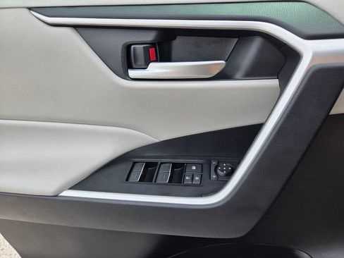 Used 2025 Toyota RAV4 XLE Premium FWD image 22