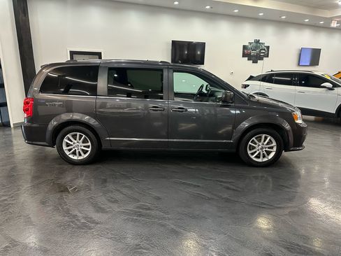 Used 2020 Dodge Grand Caravan SXT image 3
