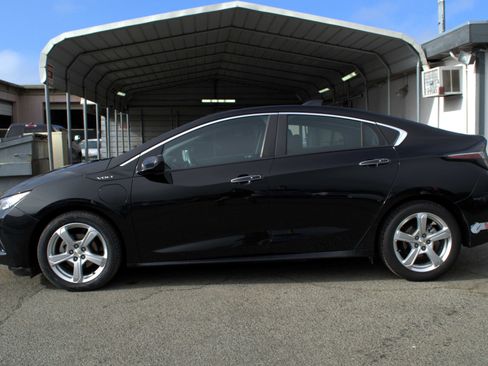 Used 2017 Chevrolet Volt LT w/ Comfort Package image 7