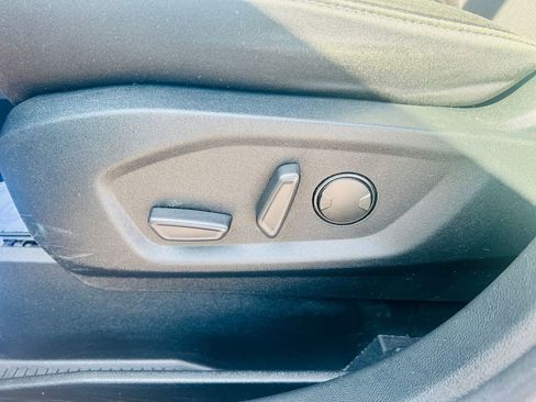 Used 2020 Ford Edge SE image 15