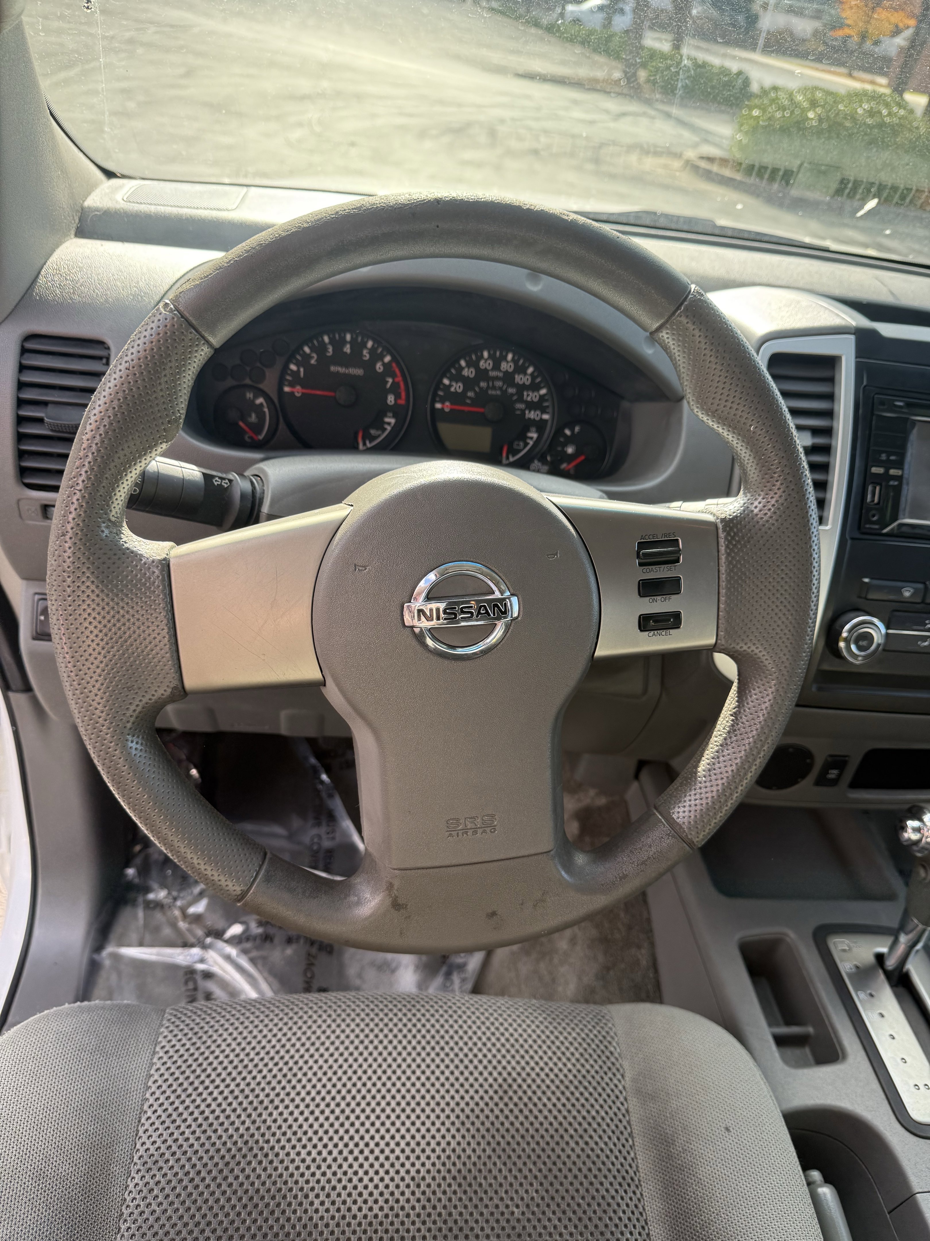 Used 2010 Nissan Frontier SE RWD image 12