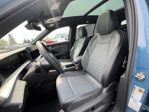 Certified 2026 Volkswagen Tiguan SE R-Line AWD/4WD image 11