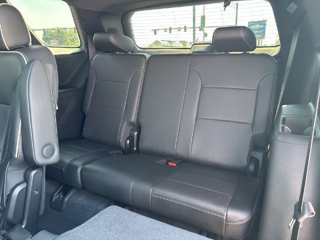 Used 2023 Chevrolet Traverse Premier w/ Redline Edition AWD/4WD image 17