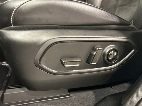 Used 2022 Jeep Grand Cherokee L Laredo image 17