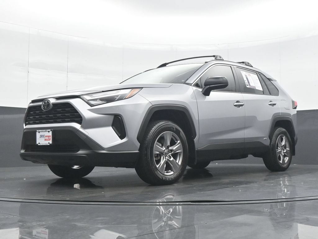 Used 2025 Toyota RAV4 LE AWD/4WD image 25