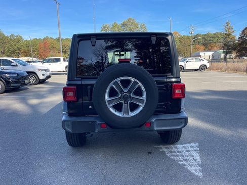 Used 2018 Jeep Wrangler Unlimited Sahara image 6