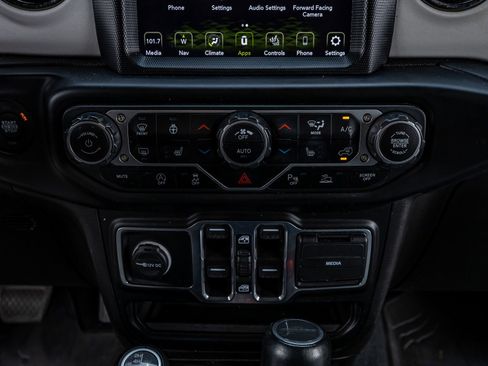 Used 2023 Jeep Gladiator Overland AWD/4WD image 27