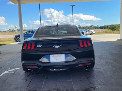 Used 2024 Ford Mustang Coupe image 7