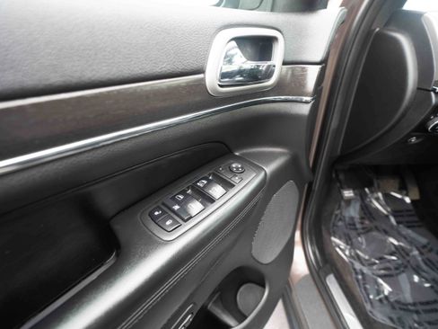 Used 2018 Jeep Grand Cherokee Limited AWD/4WD image 7