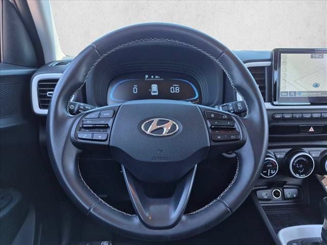Used 2025 Hyundai Venue Limited FWD image 13