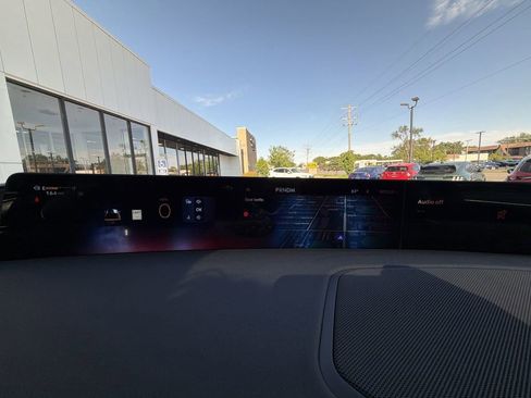 Certified 2025 Lincoln Navigator Reserve AWD/4WD image 10