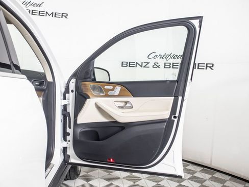 Used 2024 Mercedes-Benz GLS 450 4MATIC image 25