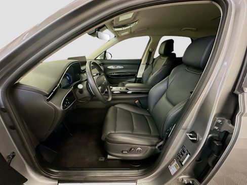 Used 2025 Genesis GV70 2.5T image 13