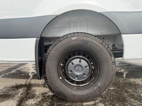 Used 2024 Mercedes-Benz Sprinter 2500 image 10