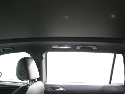 Used 2021 Volkswagen Tiguan SEL Premium R-Line image 21