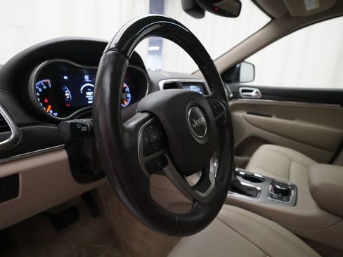 Used 2018 Jeep Grand Cherokee Overland AWD/4WD image 8