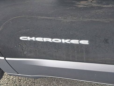 Certified 2021 Jeep Cherokee Limited image 33