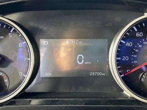 Used 2024 Kia Carnival EX FWD image 26