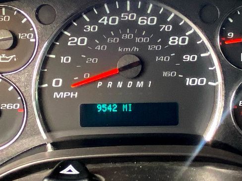 Used 2025 Chevrolet Express 2500 RWD 2500 155 w/ Communications Package image 21