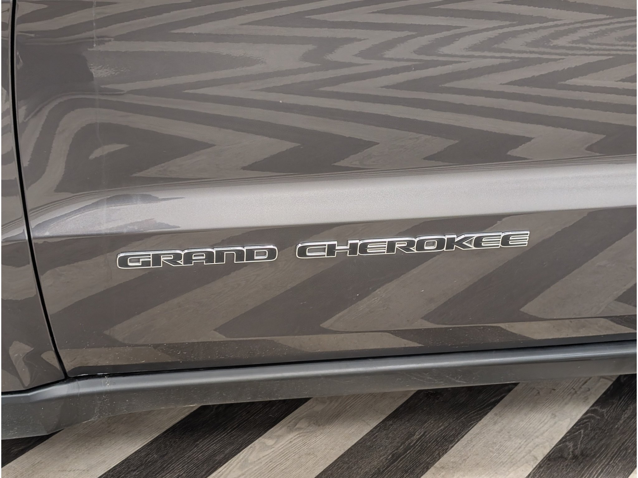 Used 2021 Jeep Grand Cherokee Laredo AWD/4WD image 5