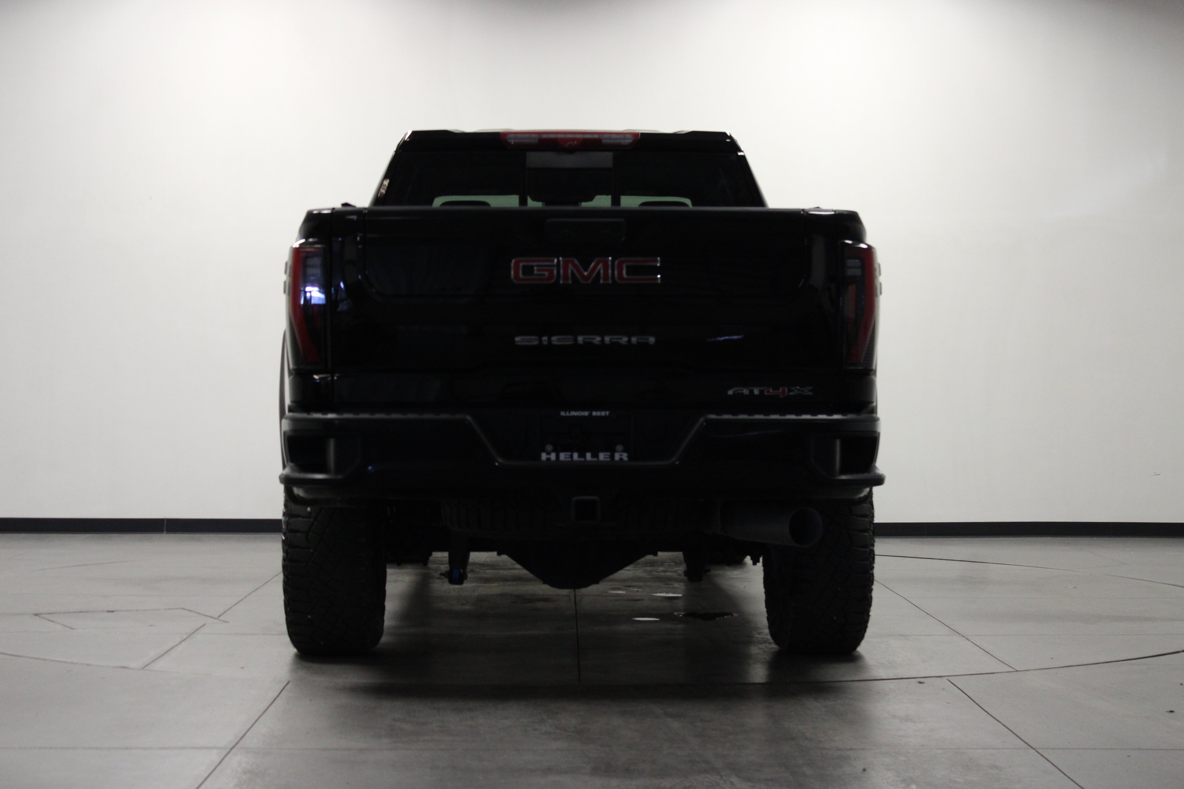Used 2025 GMC Sierra 2500 AT4X AWD/4WD image 5