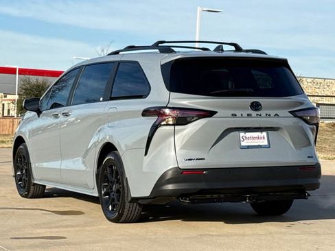 Used 2025 Toyota Sienna XLE Woodland Edition AWD/4WD image 6